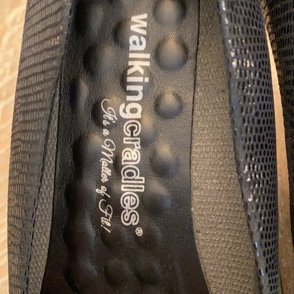 Walking cradles heels - Picture 3 of 6